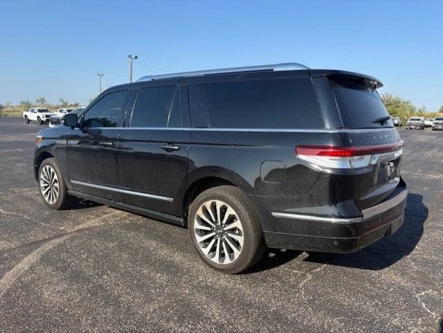 2023 Lincoln Navigator — side profile view